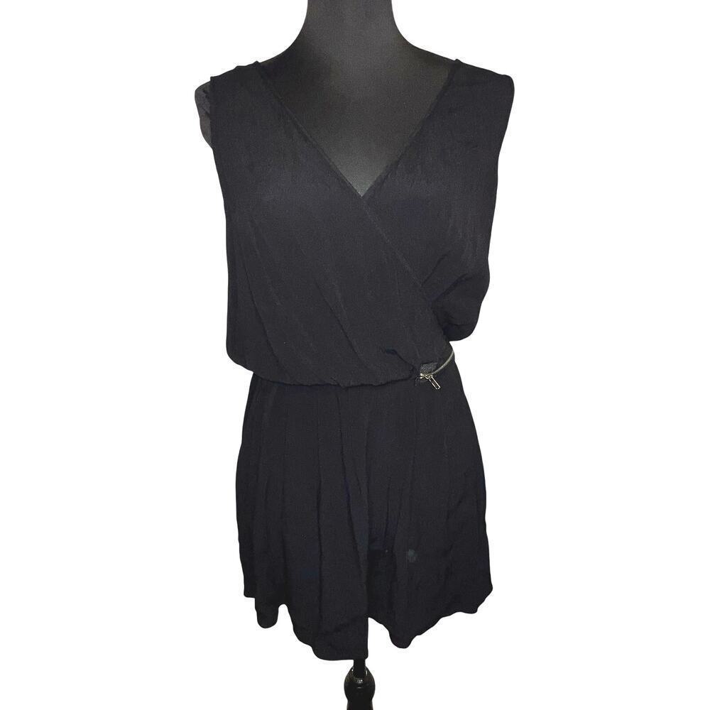 Sans Souci women’s size large faux wrap deep V pleated goth sleeveless romper‎